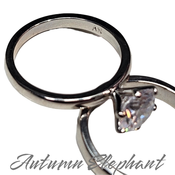 Set of 2 Rings Size 8 - Picture 3 of 7